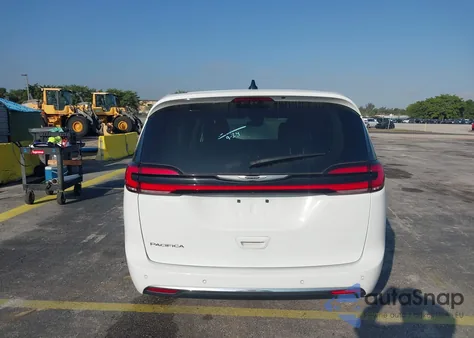 2024 Chrysler Pacifica Touring L z USA, uszkodzony, nr VIN 2C4RC1BG2RR129732